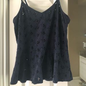 Hinge navy eyelet peplum tank size small